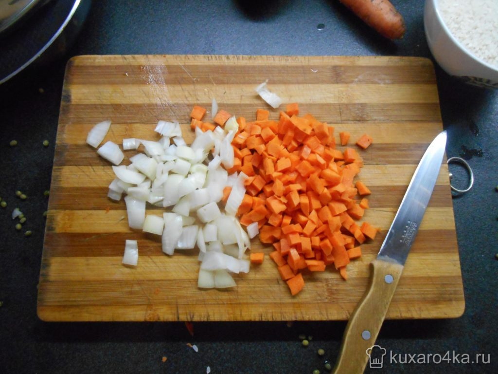 Овощи нарезаем кубиками